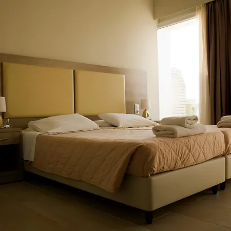 Отель Golden Sunset 3*
