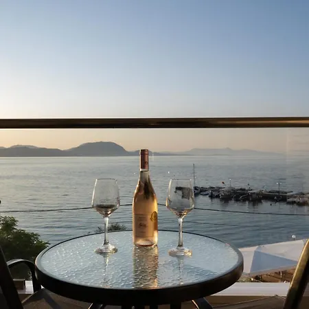 金色夕阳酒店 3*